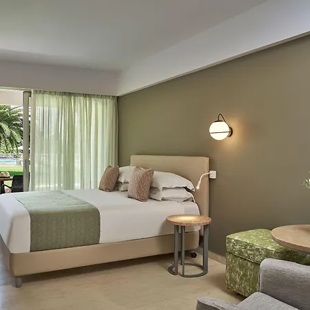 Aks Hotel
