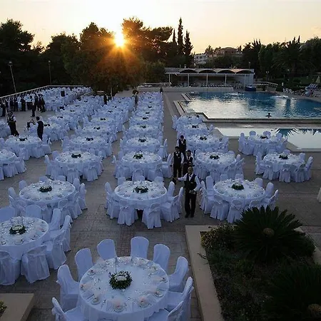 Aks Hotel