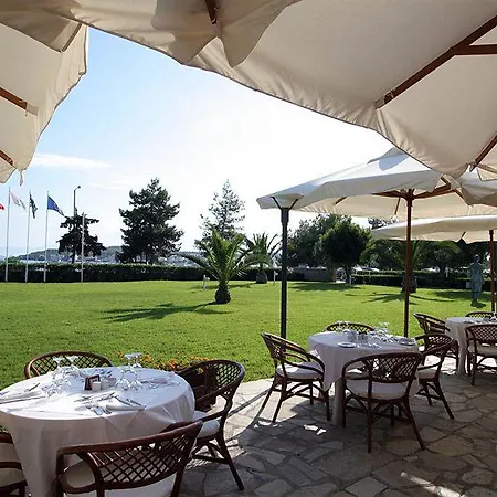 Aks Hotel