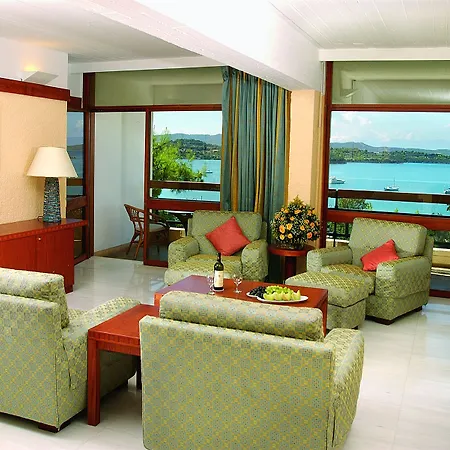 Aks Hotel